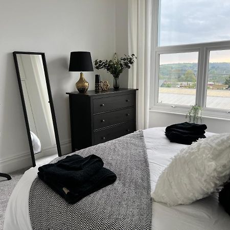 Heathcliff - 5 Bedroom House In Town Centre تينبي المظهر الخارجي الصورة