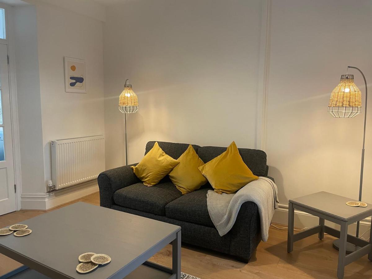 Heathcliff - 5 Bedroom House In Town Centre تينبي المظهر الخارجي الصورة
