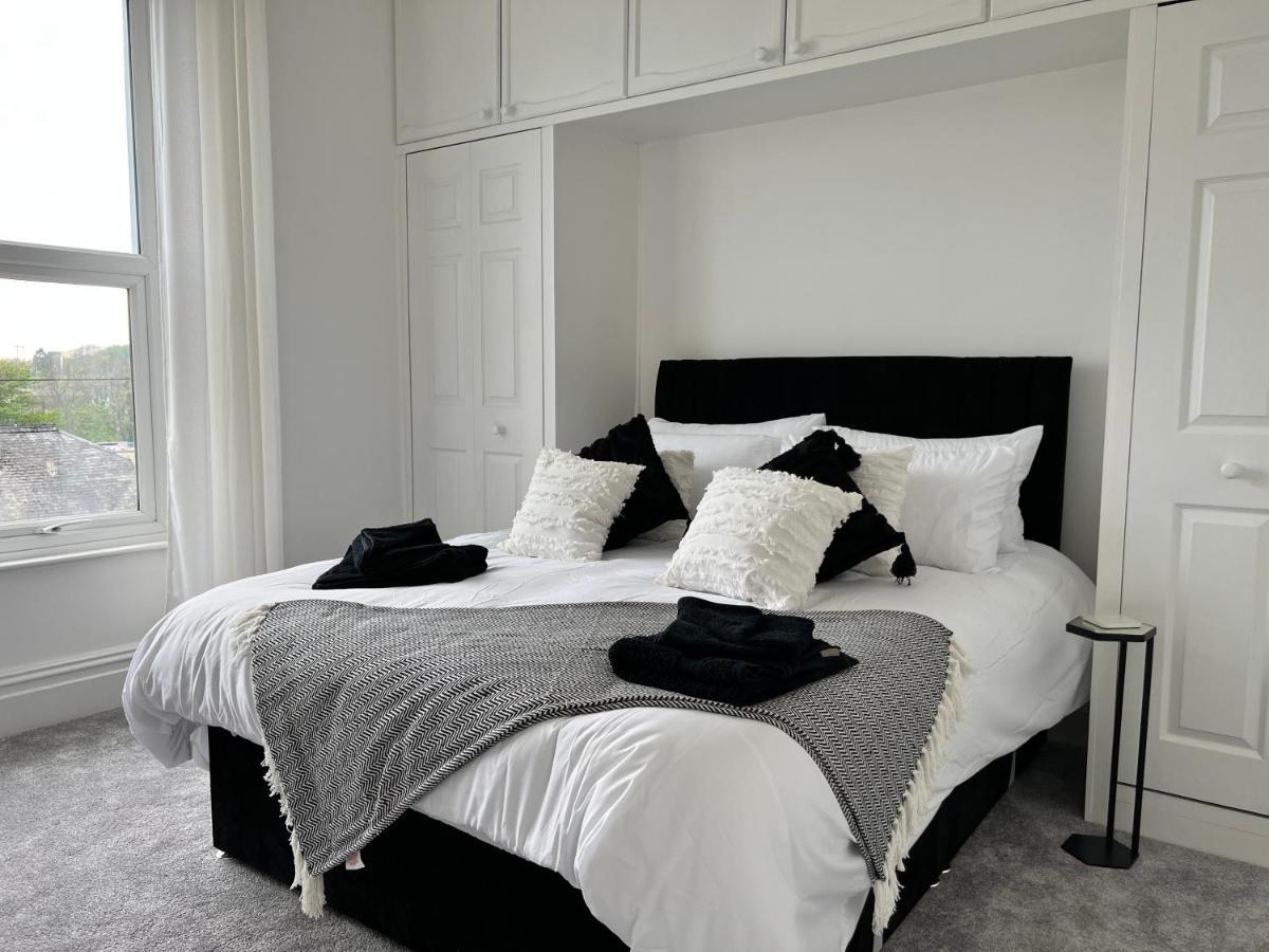 Heathcliff - 5 Bedroom House In Town Centre تينبي المظهر الخارجي الصورة