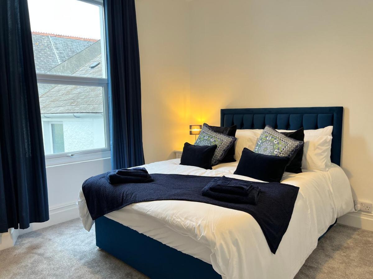 Heathcliff - 5 Bedroom House In Town Centre تينبي المظهر الخارجي الصورة