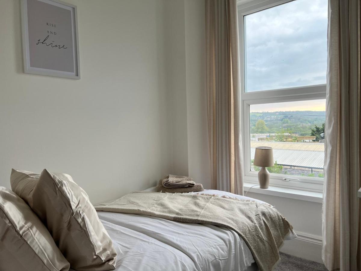 Heathcliff - 5 Bedroom House In Town Centre تينبي المظهر الخارجي الصورة