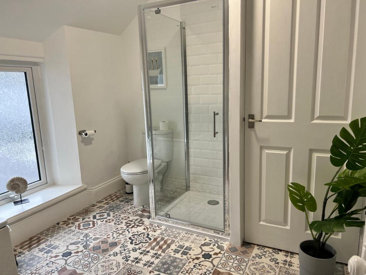 Heathcliff - 5 Bedroom House In Town Centre تينبي المظهر الخارجي الصورة