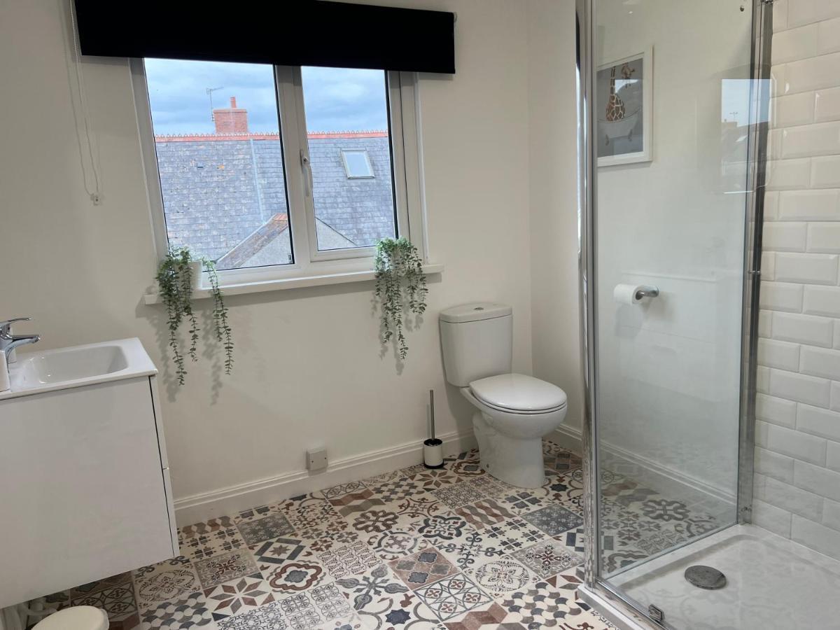 Heathcliff - 5 Bedroom House In Town Centre تينبي المظهر الخارجي الصورة